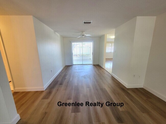 Foto del edificio - Spacious 2 Bed/ 2.5 Bath Home with 2-Car Garage & Bonus Family Room!