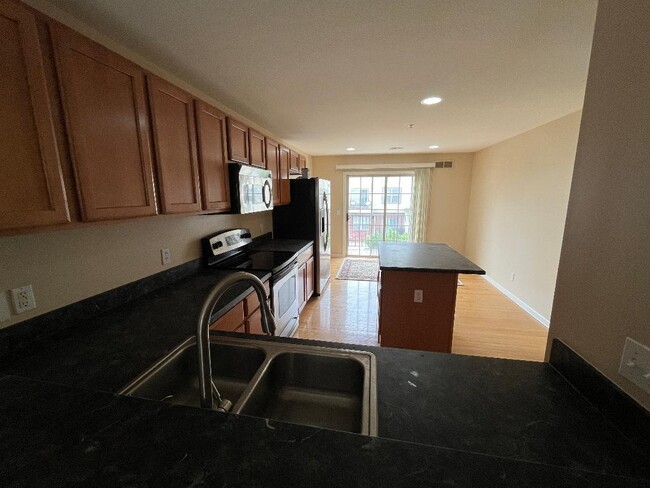 Building Photo - 3202 Camden Dr