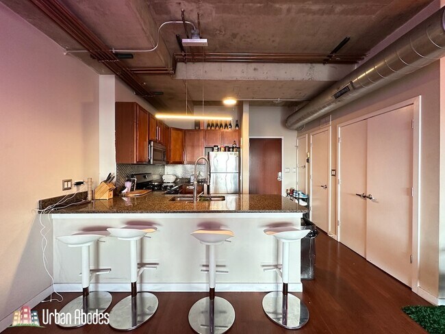 Foto del edificio - 1610 W Fullerton Ave