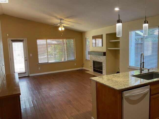 Building Photo - 5196 Tehachapi Ct
