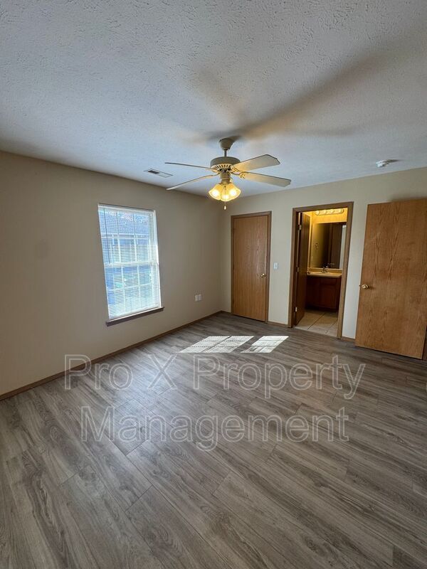Foto del edificio - 2131 Southfork Dr