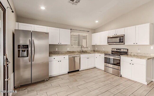 Foto del edificio - 2112 E Robin Ln