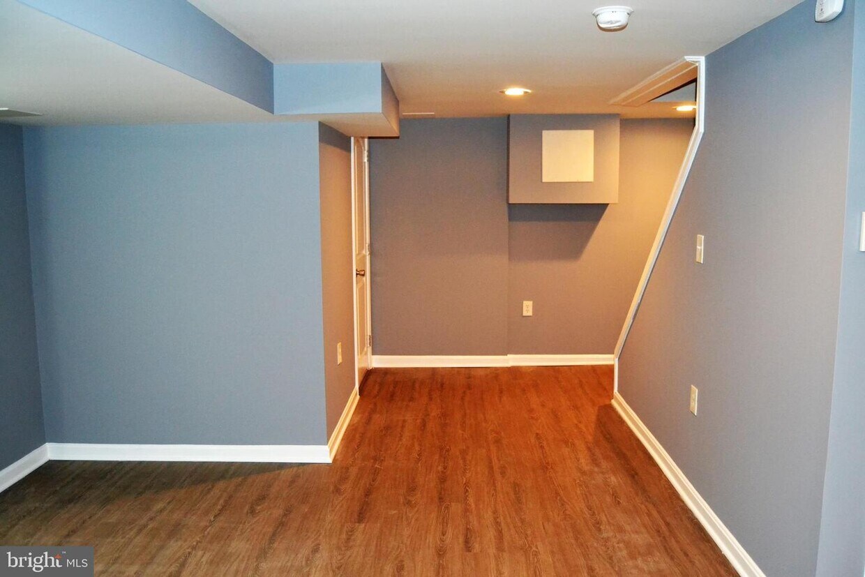 Foto principal - 7948 St Claire Ln