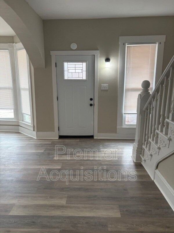 Foto del edificio - 404 E 8th St