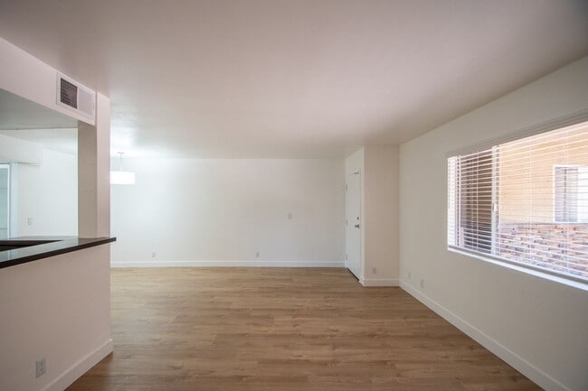 Building Photo - 6401 Riverton Ave