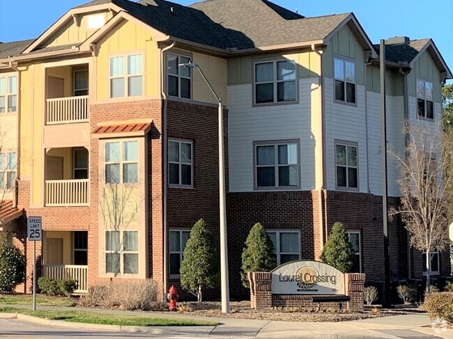 Building Photo - Laurel Crossing Apartments