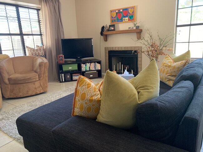 living room - 5704 E Aire Libre Ave