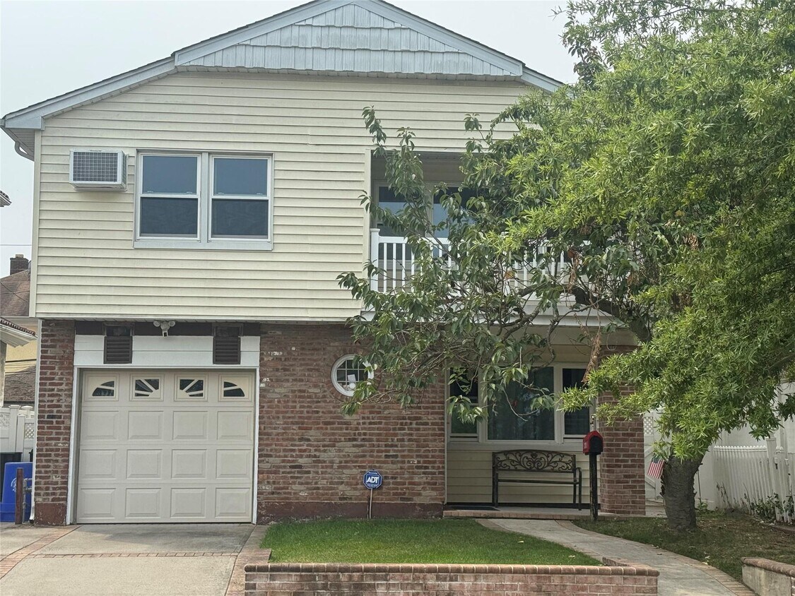 Primary Photo - 270 W Hudson St