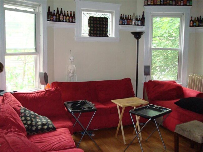 Building Photo - 87 Gardner St