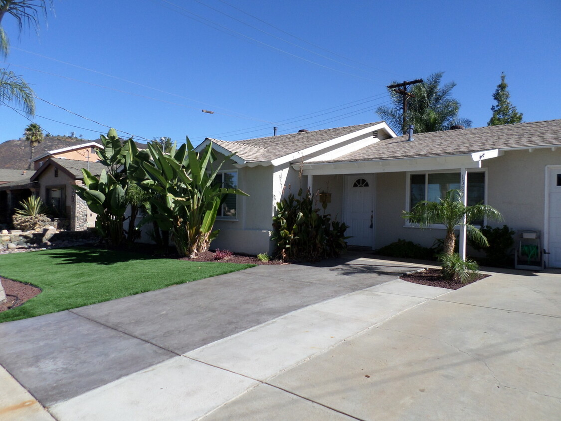 Foto principal - 3 bedroom 1 bath newly remodeled home in E...