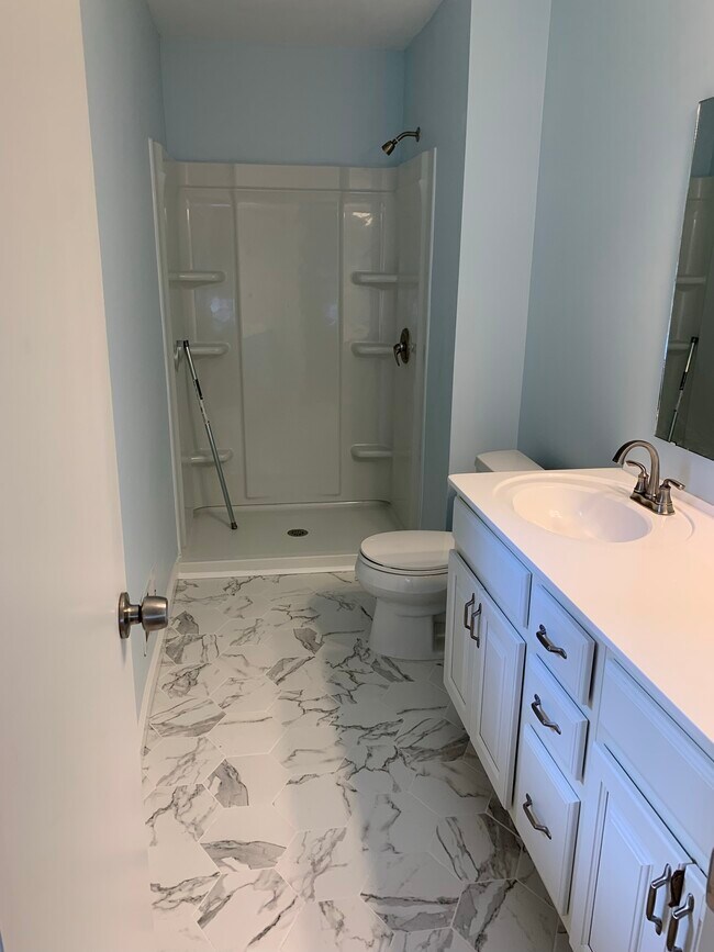 Master Bathroom - 222 Briarcliff Ln