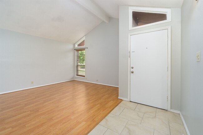 Foto del edificio - 2119 Williamsburg Ct S