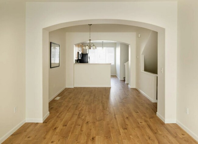 Building Photo - 2-Bedroom Beaverton Condo with Private En-Suite Bathrooms, Open Floor Plan, Private Balcony & Att...
