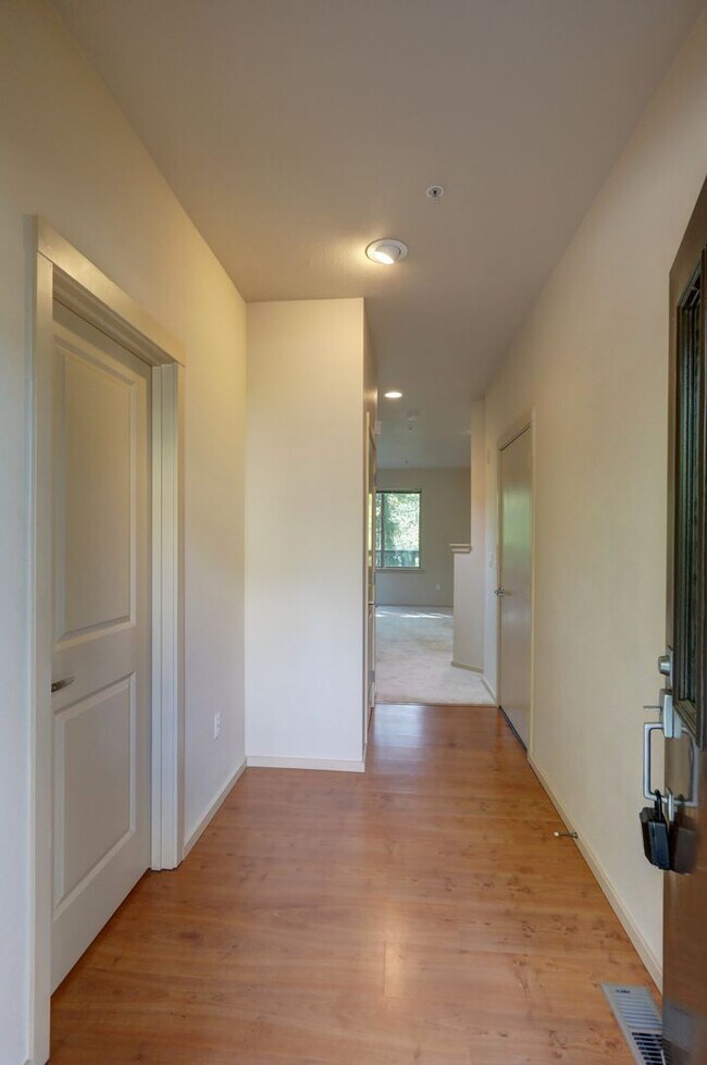 Foto del edificio - Gorgeous 3BR 2.5BA Issaquah Town Home Avai...