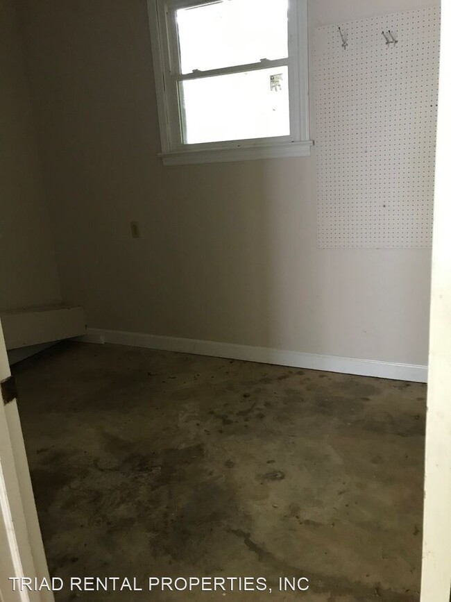 Building Photo - 3 br, 2 bath House - 2913 HOLLY SPRING RD