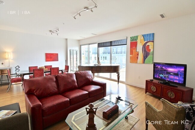 Foto del edificio - 1914 Main Large 1 Bedroom