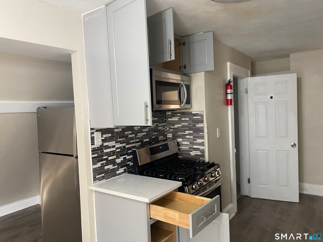 Building Photo - 454 Summit St