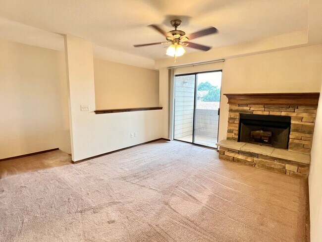 Foto del edificio - ?Cute Upstairs Condo Near Quail Springs Ma...