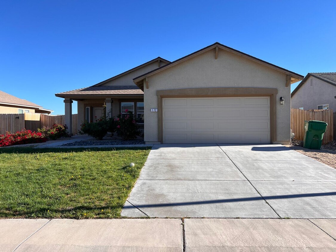 172 Walnut Dr, Fernley, NV 89408 House Rental in Fernley, NV