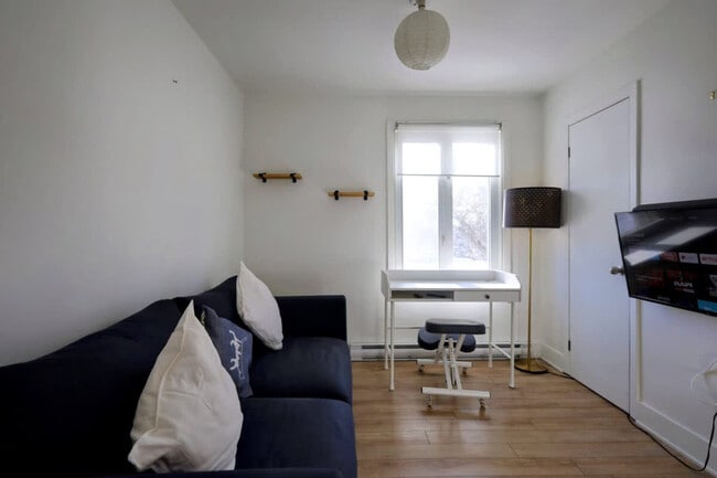 Building Photo - 6240 Rue Eadie