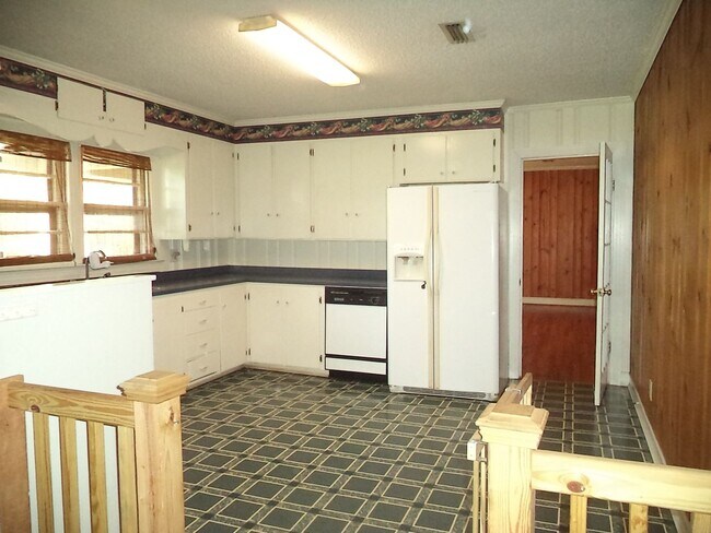 Building Photo - 3BR/1BA Home in Daleville - Country Living...