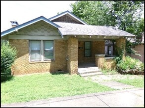 Building Photo - 1024 Park Dr