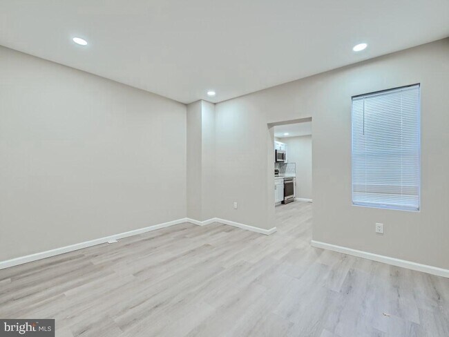 Foto del edificio - 1324 W Pratt St