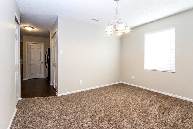 Building Photo - 738 Rosea Ct
