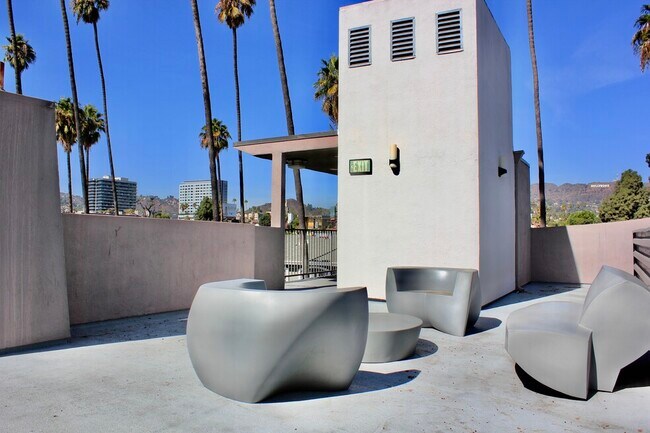 Rooftop deck - 6016 Carlton Way