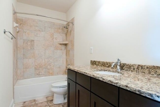 Foto del edificio - 1582 Wickham Pond Dr
