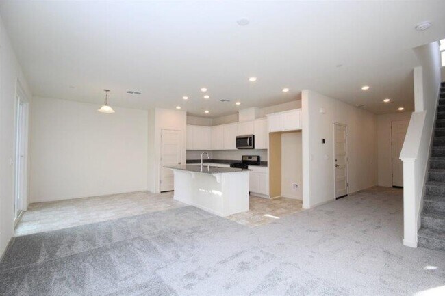 Building Photo - 3 Bed Home in Gated Elk Grove Community