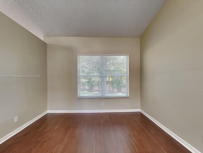 Foto del edificio - 7444 Atwood Ct