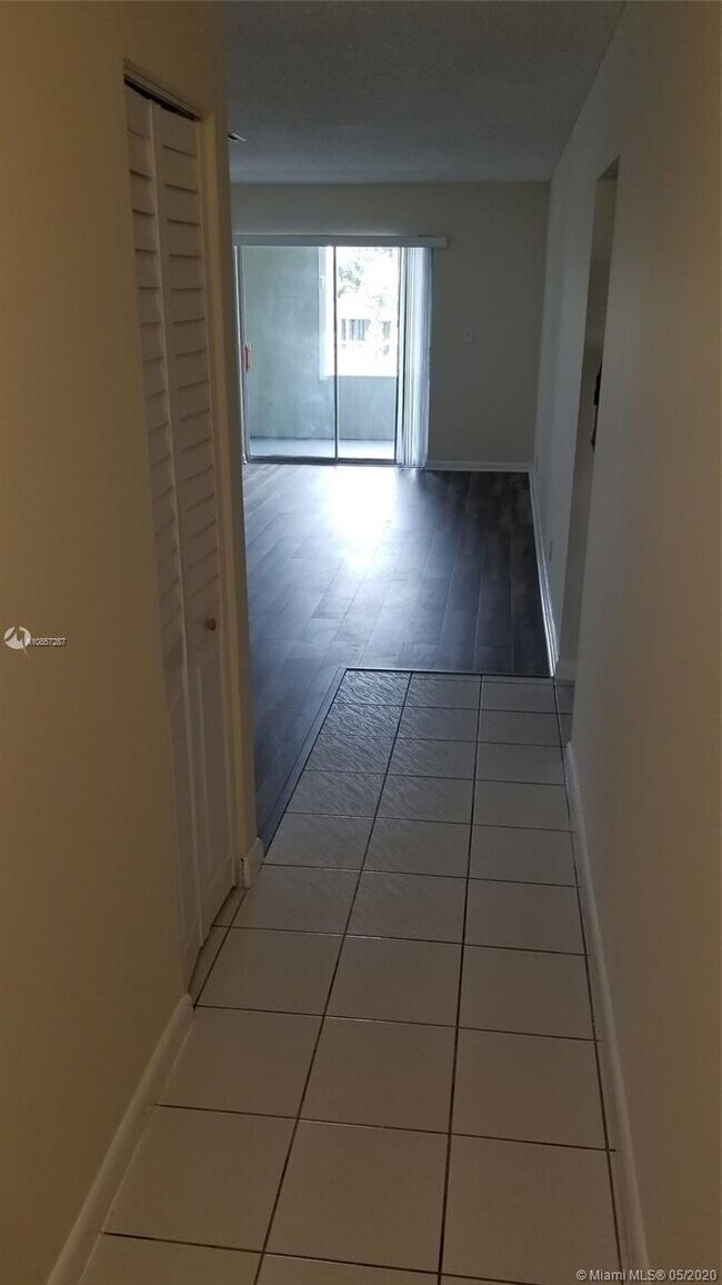 Foto del edificio - 7700 NW 30th St