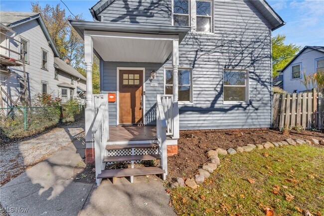 Foto del edificio - 2002 Valentine Ave