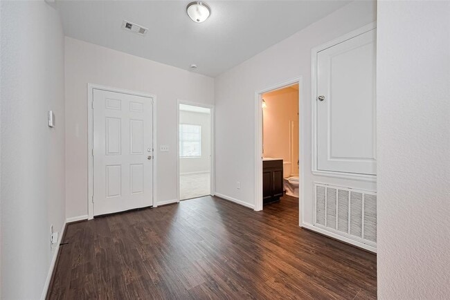 Building Photo - 1025 Banyon Tree Ln