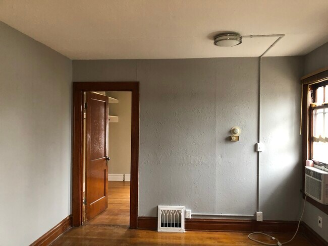 Building Photo - 314 N Cass Ave