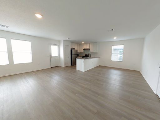 Foto del edificio - Modern Family Home with Gas Cooktop, 2-Car...