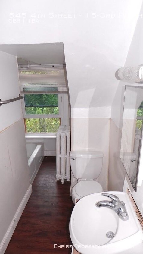 Foto del edificio - bedroom in Catasaqua PA 18032