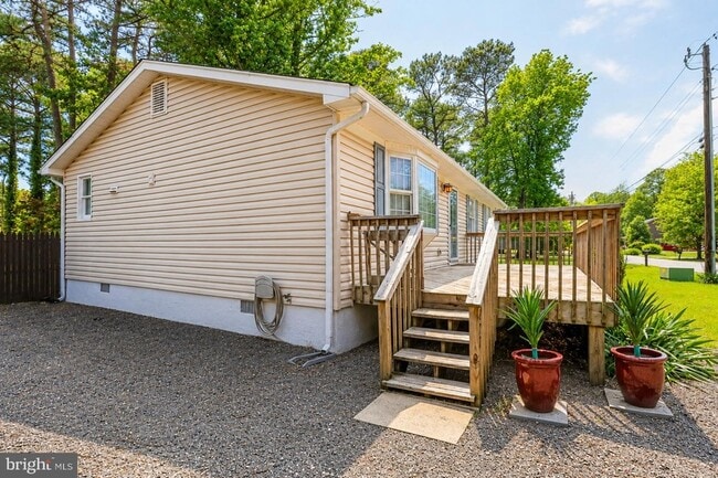 Building Photo - 427 Dogwood Dr