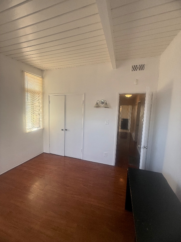 Foto del edificio - 8401 Darby Ave
