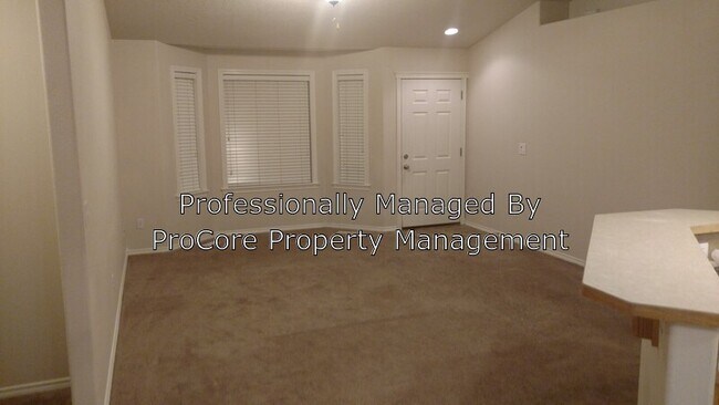 Building Photo - 5013 Woodbury Pl