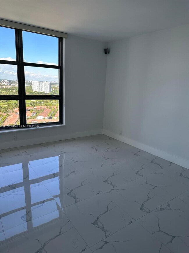 Foto del edificio - 3530 Mystic Pointe Dr