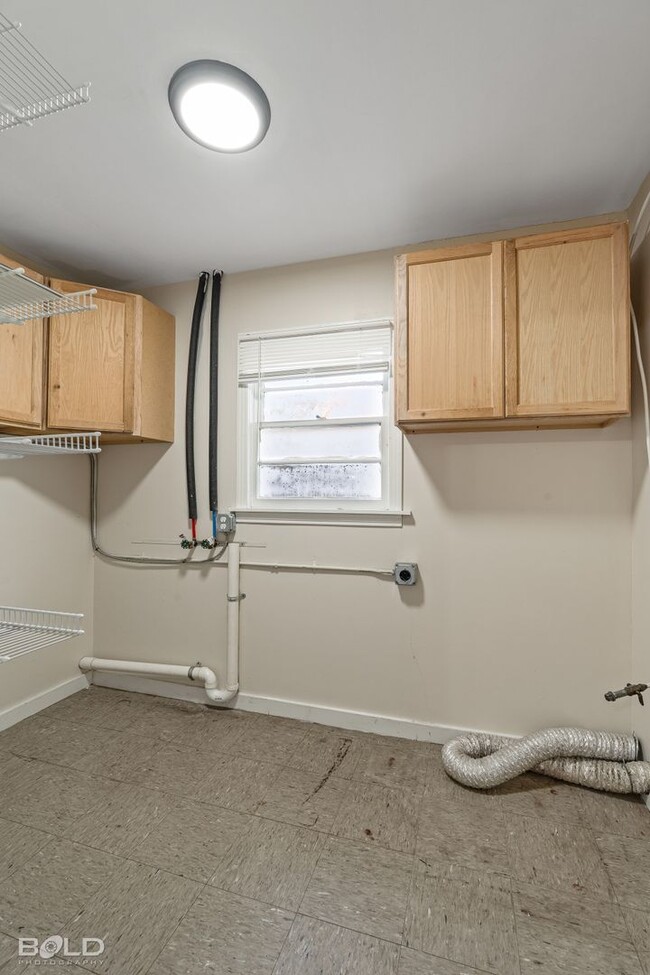Building Photo - Cute 3 Bedroom 1.5 Bath