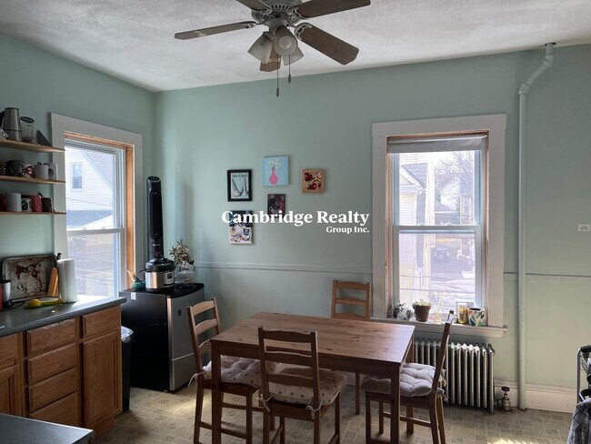 Foto del edificio - 136 Powder House Blvd