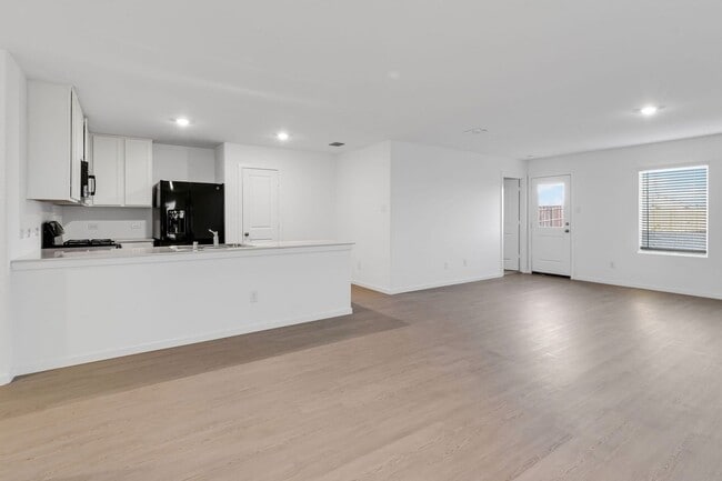 Building Photo - 4BR with large backyard and appliances inc...