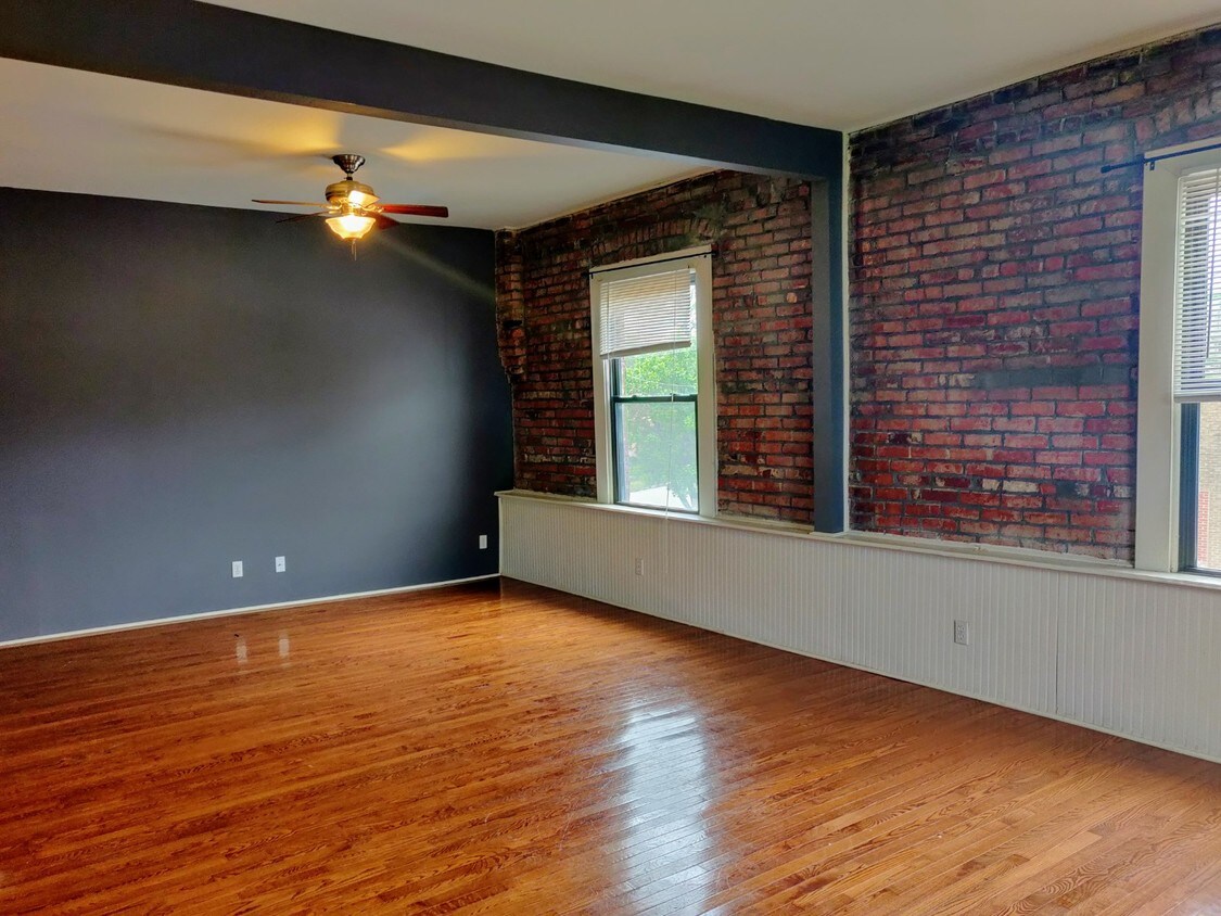 Primary Photo - 503 N 6th St