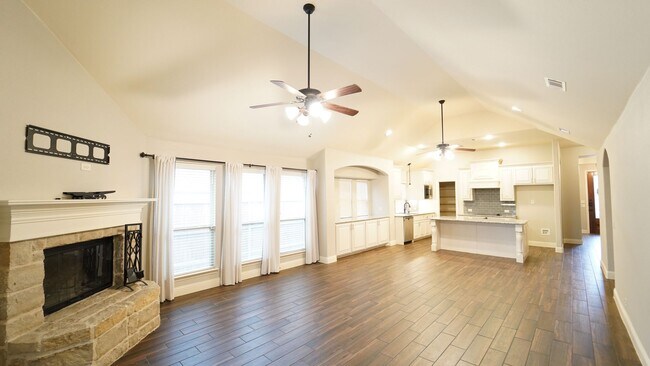 Foto del edificio - FOR LEASE in ALEDO ISD! Beautiful 3,000+ sf Brick Home with 4 Bedrooms, 3 Bathrooms Plus an Offic...