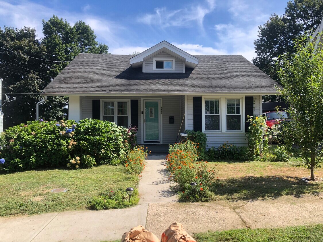 Foto principal - 907 Birmingham St