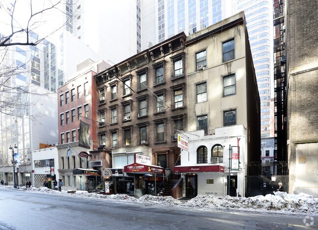 Building Photo - 152 E 46th St