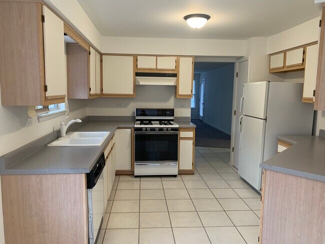 Building Photo - 2121 Camden Ln
